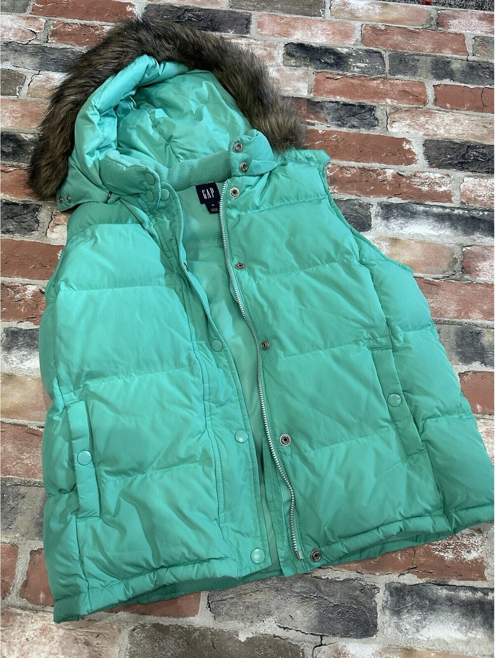Gap Women’s M Turquoise Down Puffer Vest Faux Fur Hood Fleece Lined In EUC